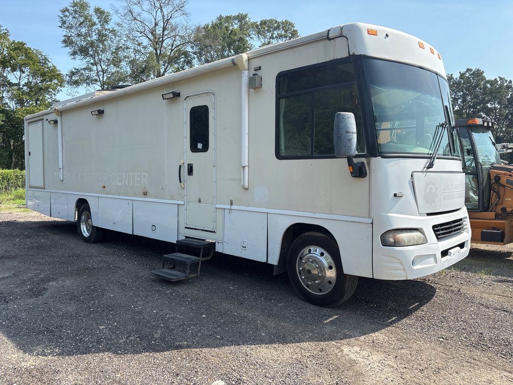 2006 Winnabago WFG38S Mobile Command Unit & 32-025-14 Awning