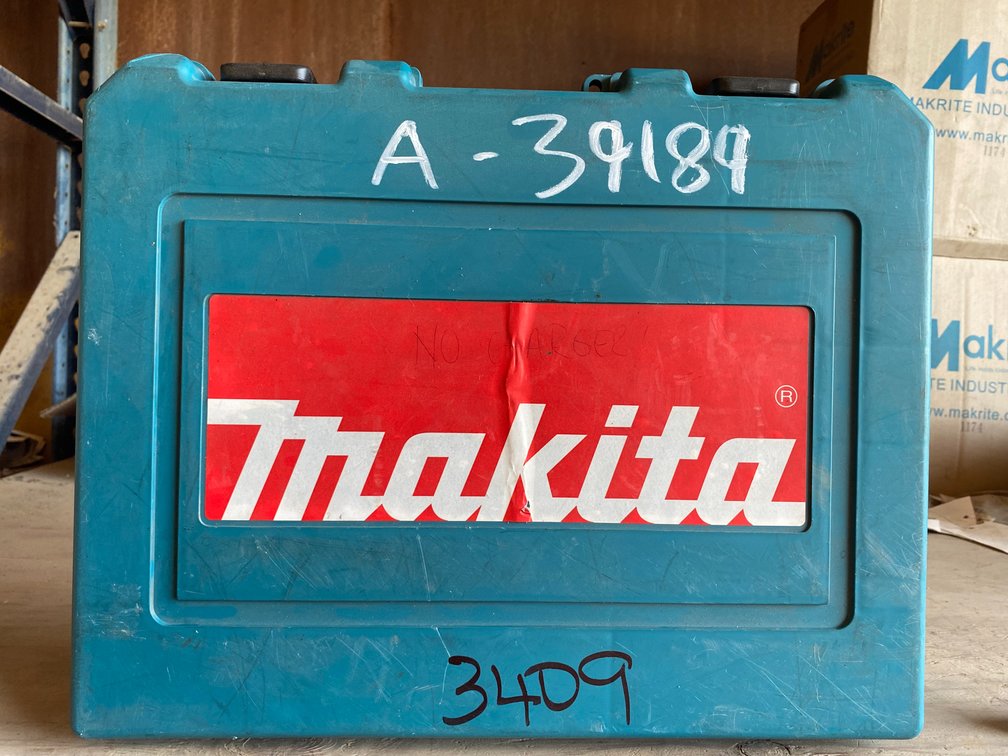 MAKITA IMPACT DRIVER WITH BATTERY AND CHARGER