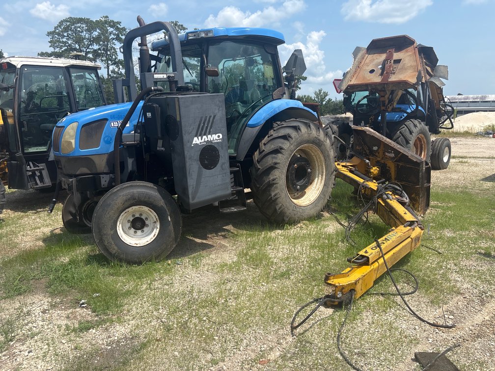 2005 New Holland Tractor & Boom Mower