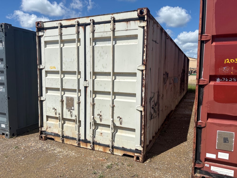 40 FT SHIPPING CONTAINER WITH MISCELLANEOUS ITEMS