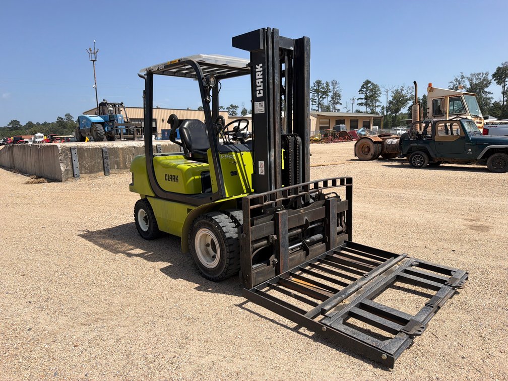 CLARK CMP30D FORKLIFT