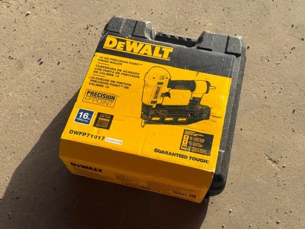DEWALT 16 GAUGE FINISH NAILER