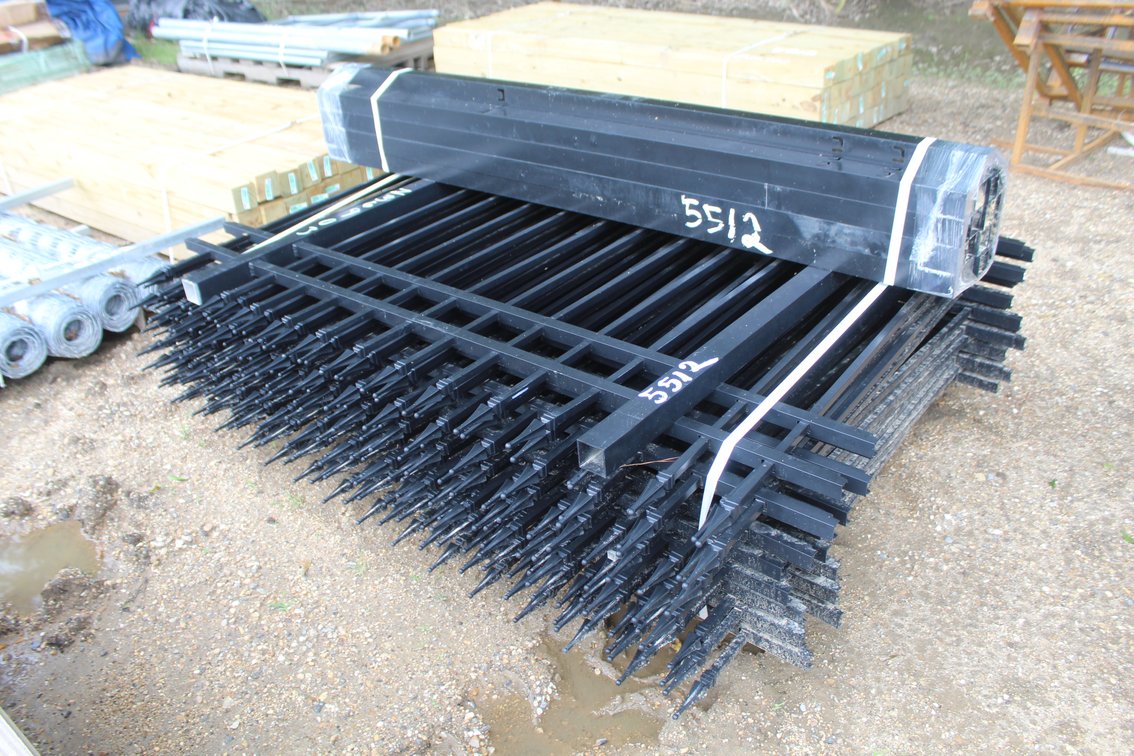 BUNDLE OF APPROX 16 ALUMINUM FENCE PANELS, GATE AND POST