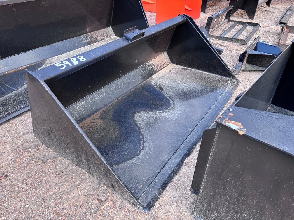 66 in. Bucket With Single Blade
