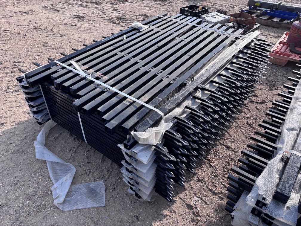 78IN STEEL FENCING