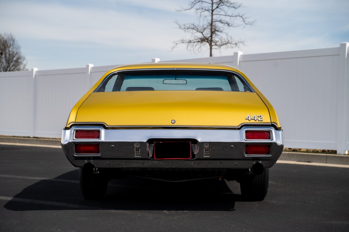 Rear view of the 1971 Oldsmobile Cutlass 442 W-30 offered by Henderson Auctions, showing the dual exhaust and 442 badging.