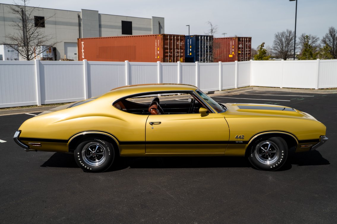 Driver-side profile of the 1971 Oldsmobile Cutlass 442 W-30 heading to auction with Henderson Auctions.