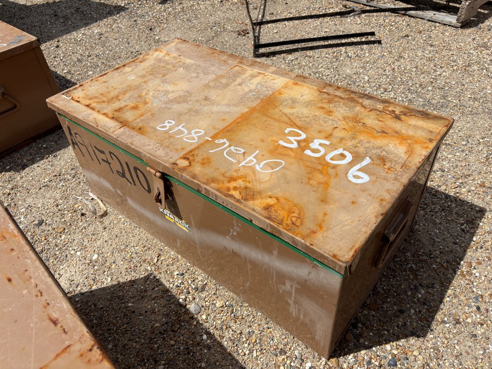 KNAACK TOOL BOX