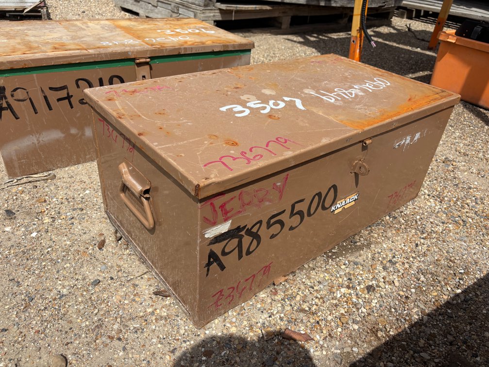KNAACK TOOL BOX