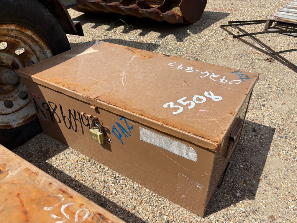 KNAACK TOOL BOX