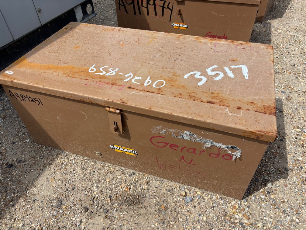 KNAACK TOOL BOX