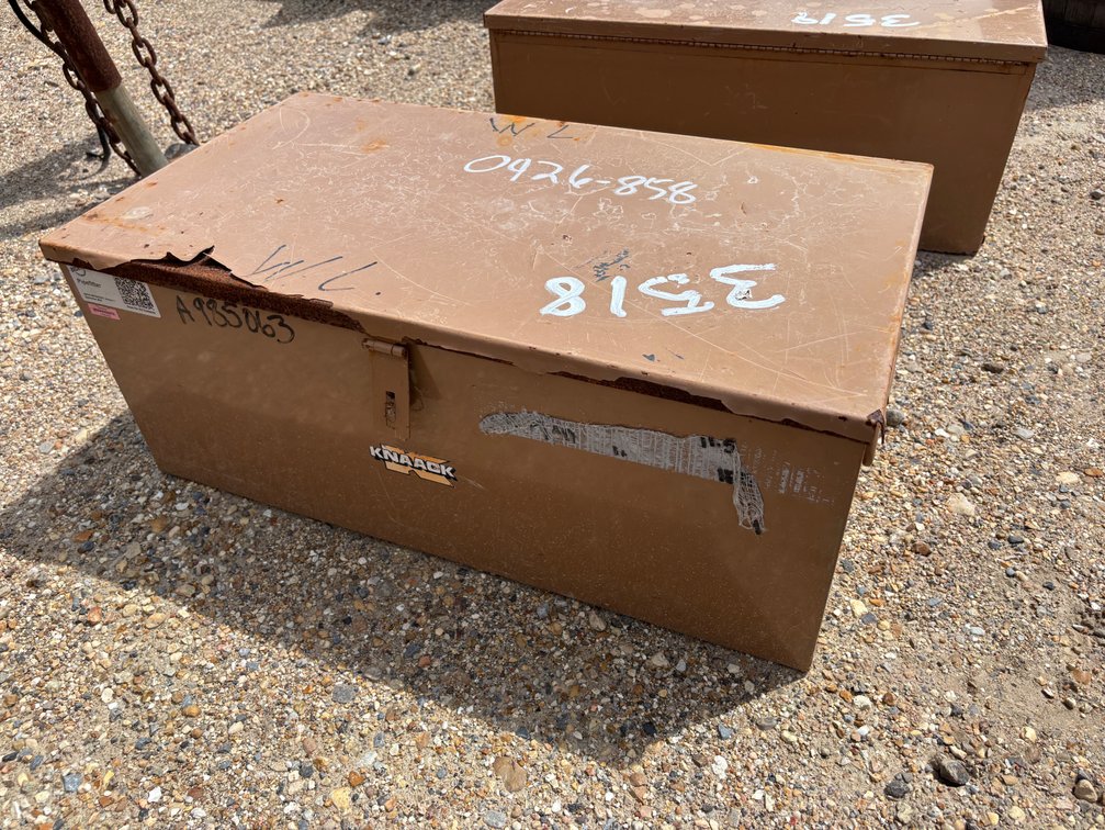 KNAACK TOOL BOX