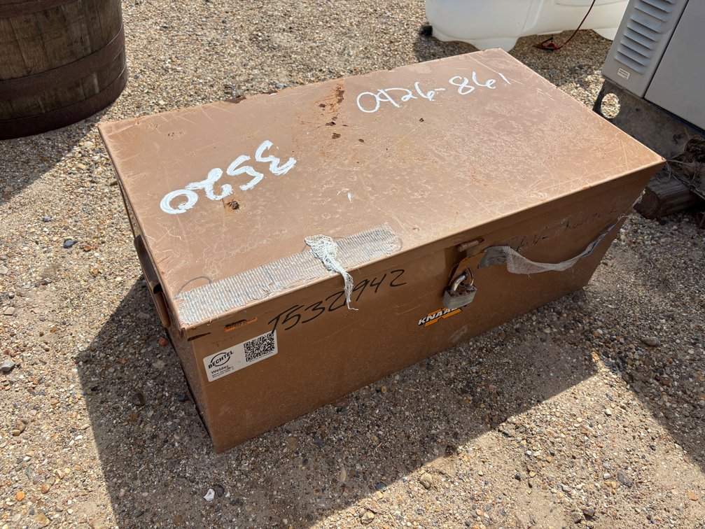 KNAACK TOOL BOX
