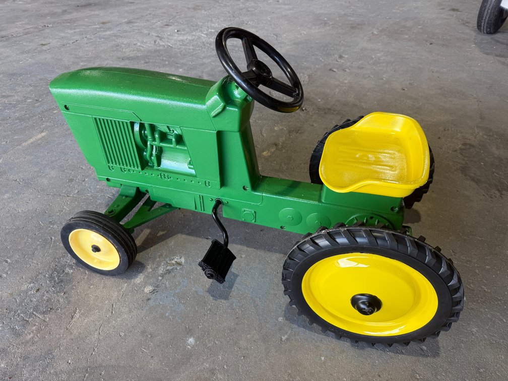1950's CAST ALUMINUM JOHN DEERE PEDAL TRACTOR