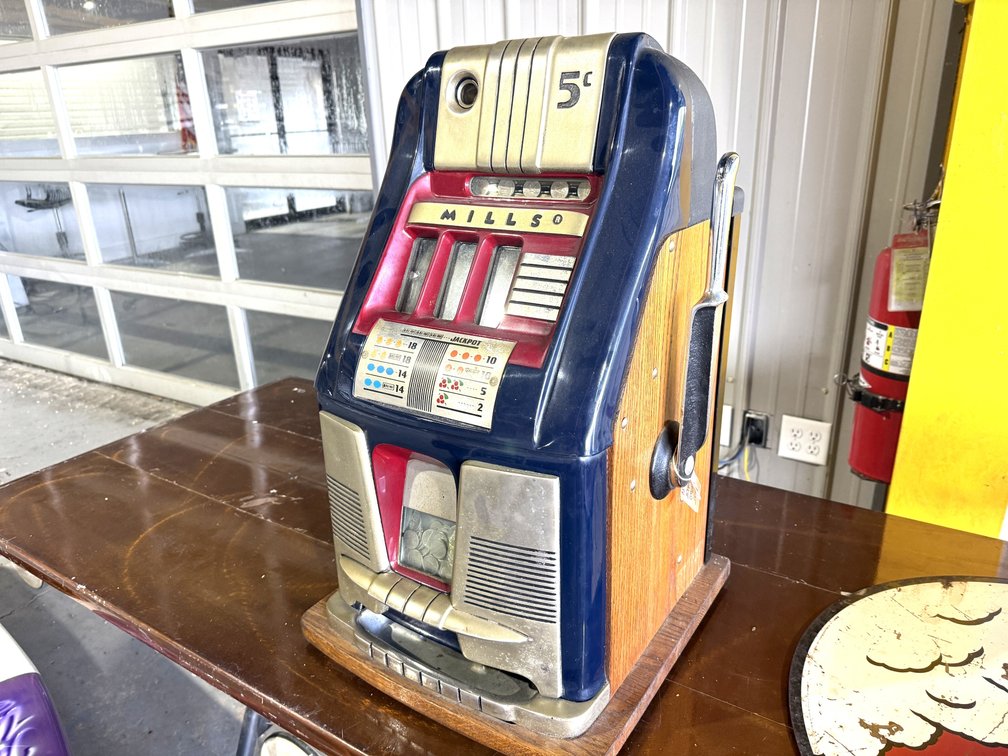 MILLS NOVELTY CO. 5-CENT GAMING MACHINE