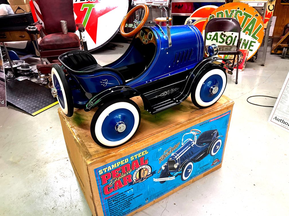 STAMPED STEEL CLASSIC ROADSTER PEDAL CAR