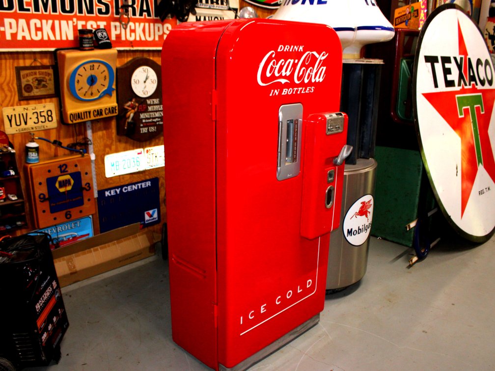 VINTAGE COCA-COLA VENDING MACHINE