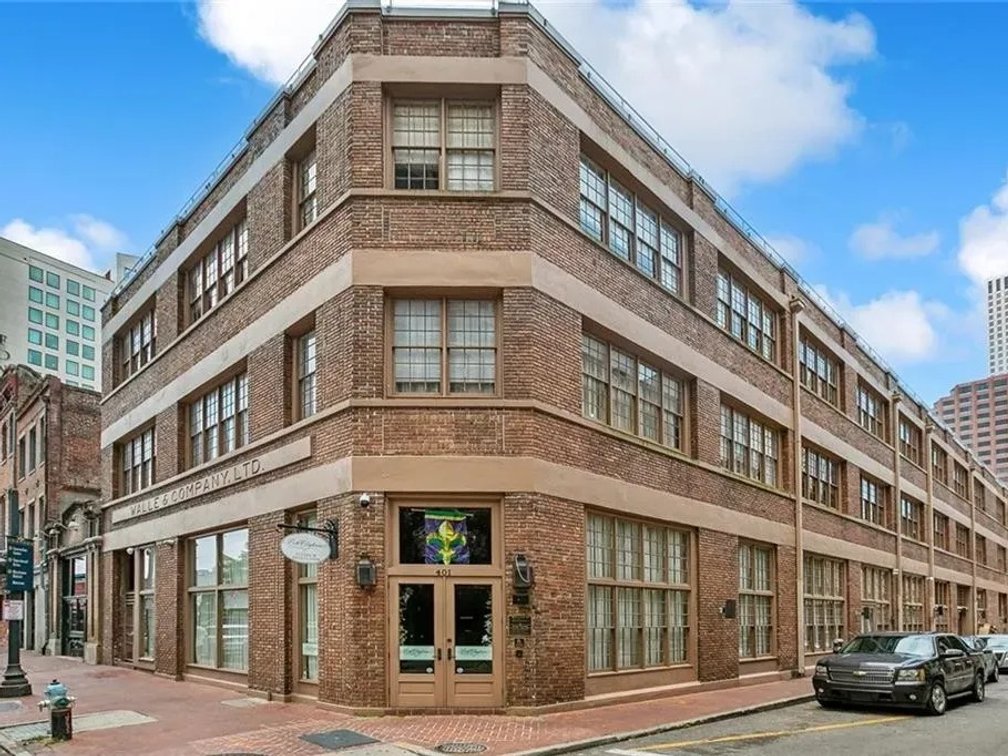 EXCEPTIONAL LUXURY CONDOMINIUM IN THE HEART OF NEW ORLEANS' CBD