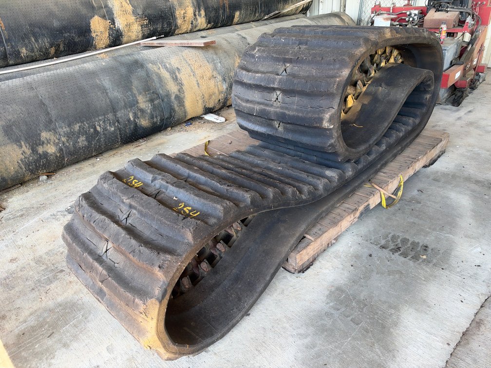 750x150x66 Rubber Track