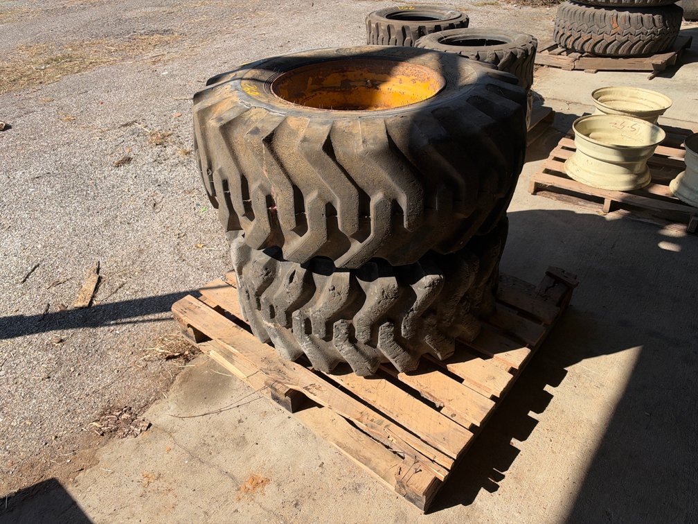 15-19.5 Tires