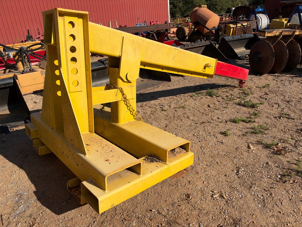 ADJUSTABLE FORKLIFT JIB BOOM