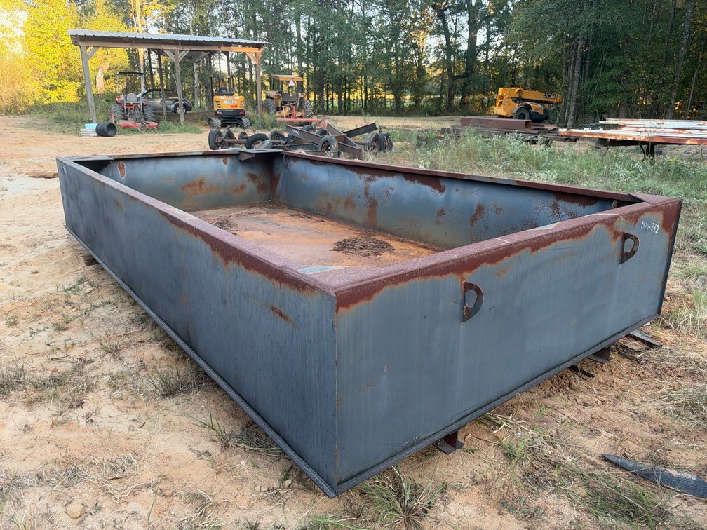 SKID MOUNTED HOLDING TANK