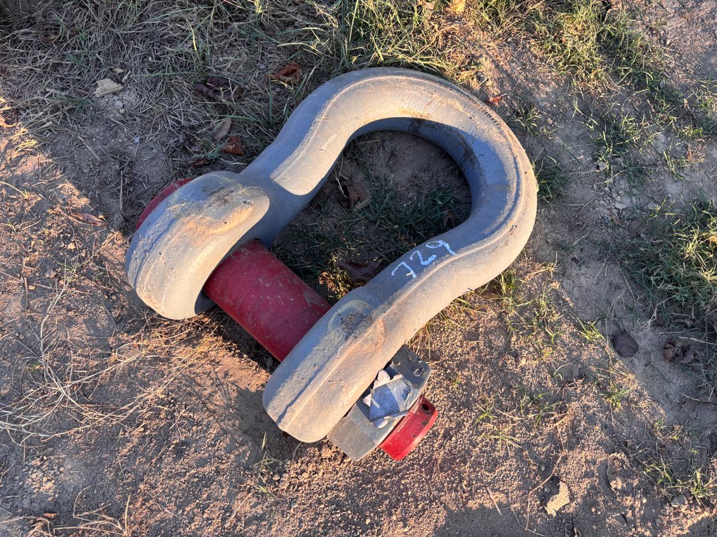 Shackle