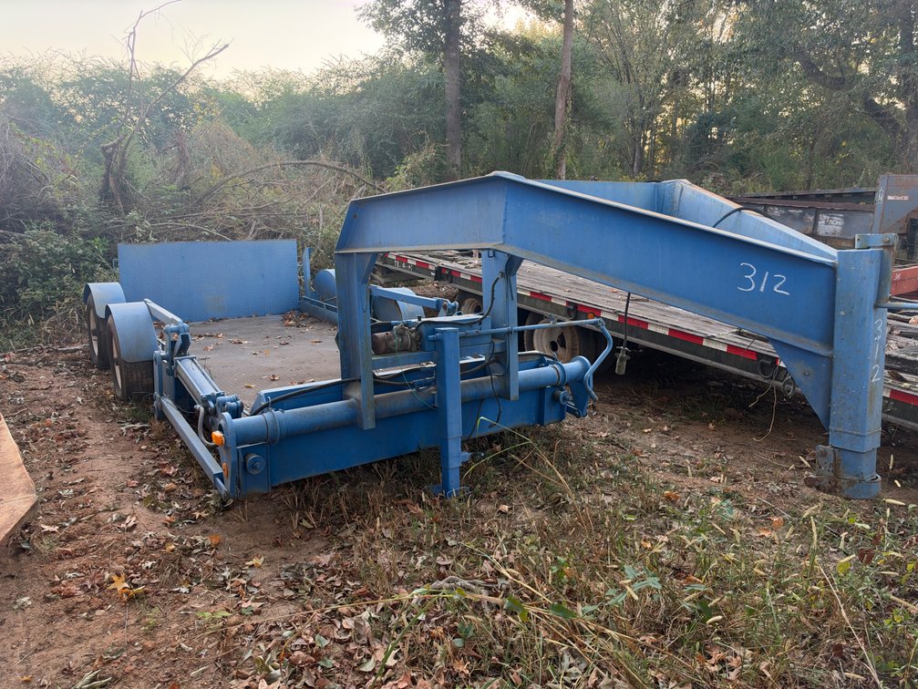 Hydraulic Drop-Deck Tandem-Axle Gooseneck Trailer