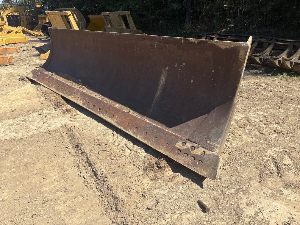 Dozer Blade with Push Arms and Tilt Cylinder