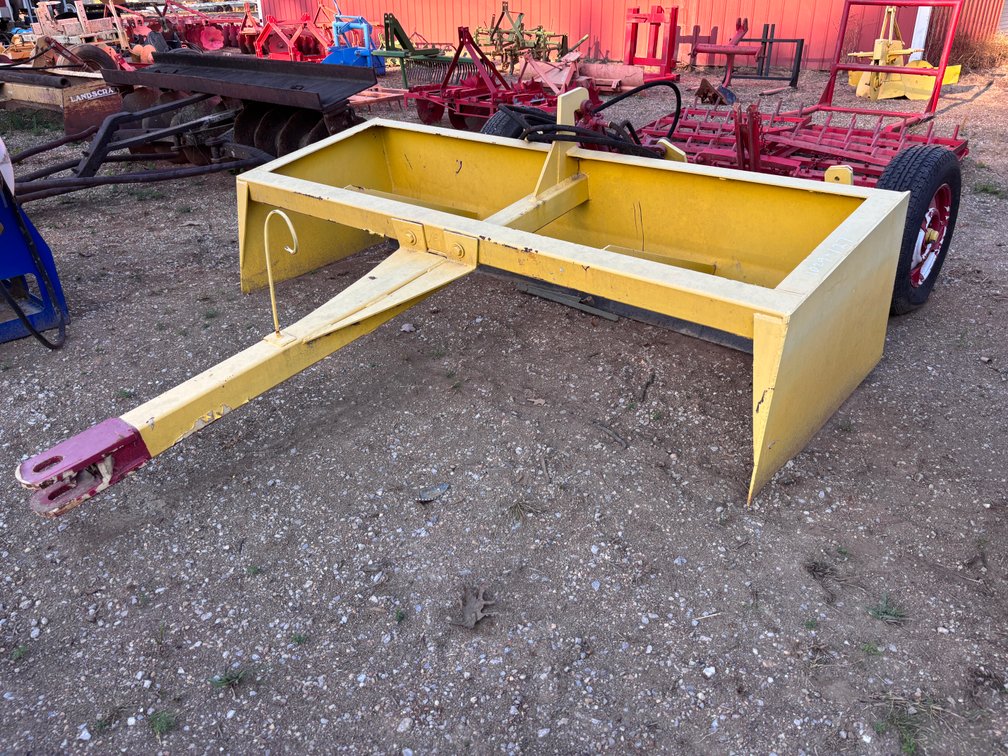 Pull-Type Hydraulic Box Scraper with Transport Wheels