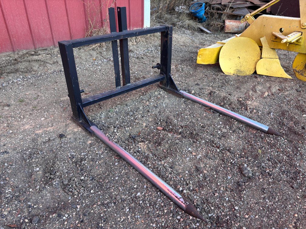 Three-Point Hitch Dual Bale Spear Attachment