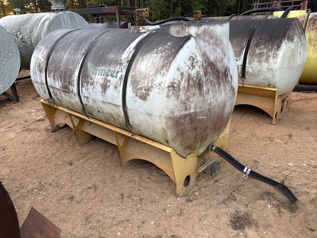 Vermeer Horizontal Poly Tank on Steel Skid