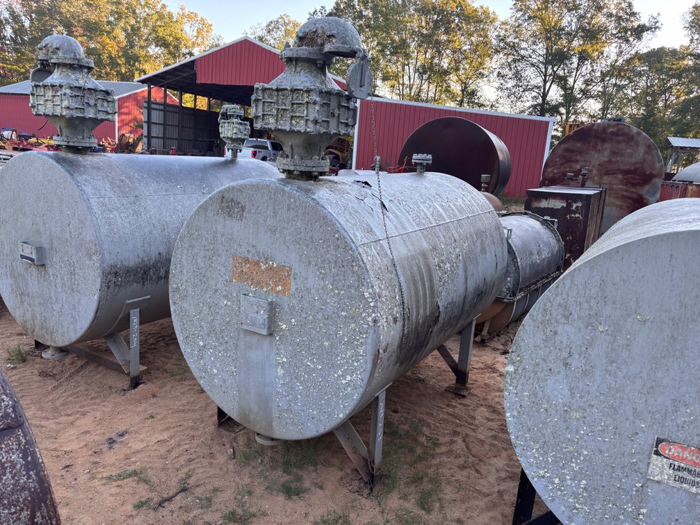 Horizontal Cylindrical Steel Storage Tank on Legs