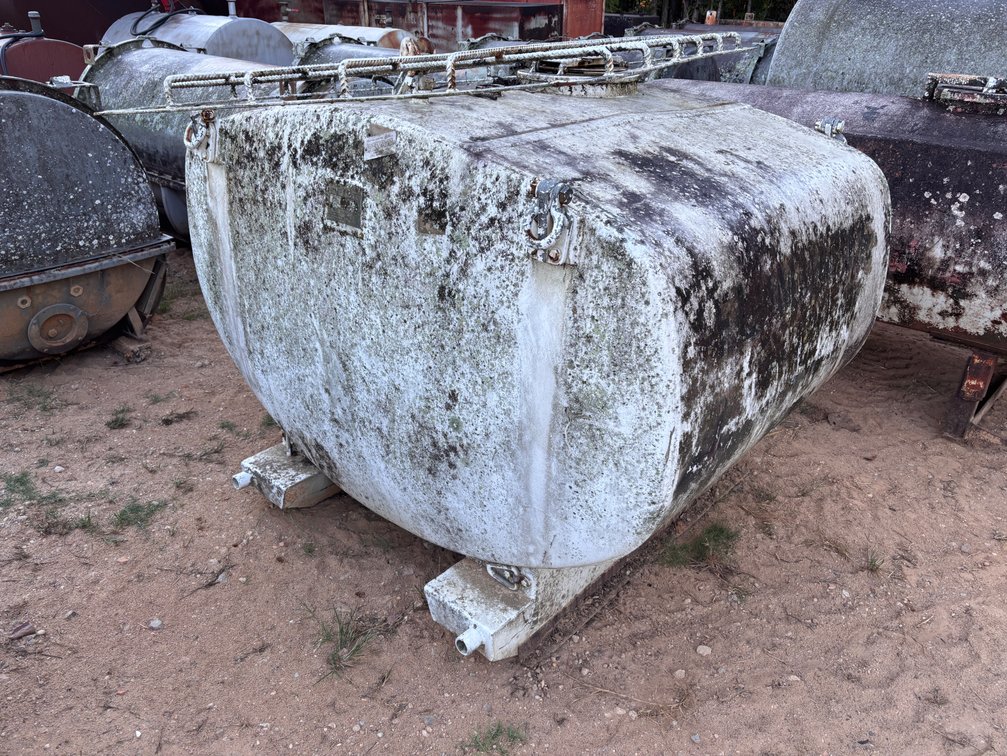 Skid-Mounted Steel Storage Tank with Top Grate