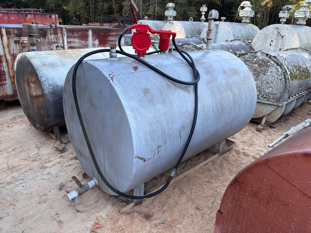 Skid-Mounted Steel Fuel Storage Tank with Hand Pump