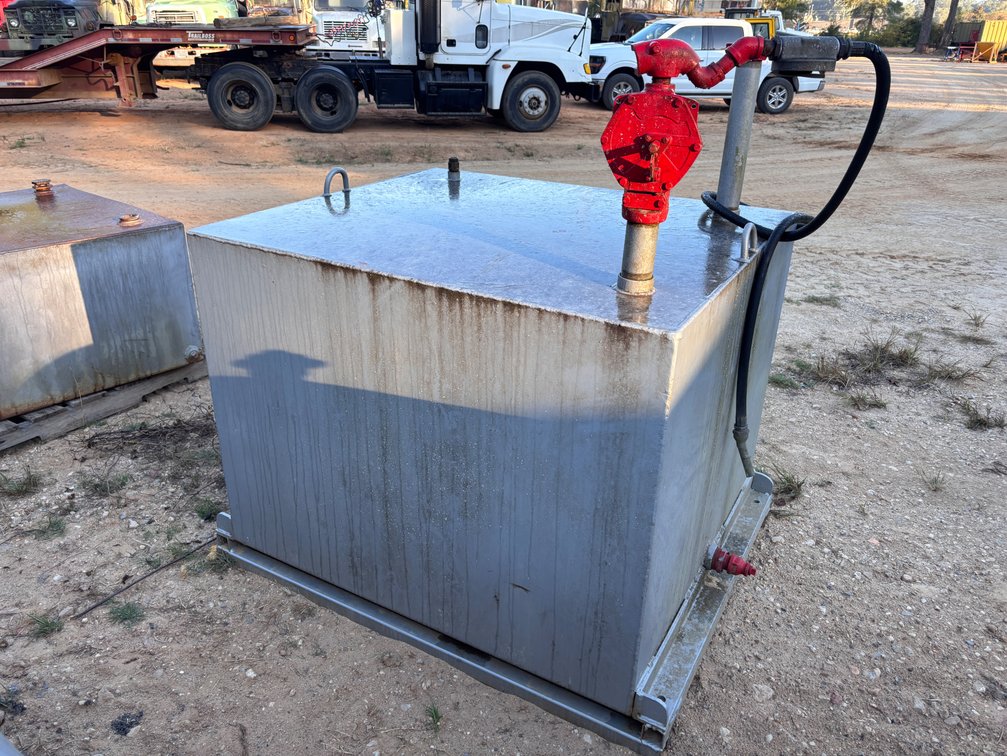 Skid-Mounted Steel Fuel Tank with Manual Rotary Pump