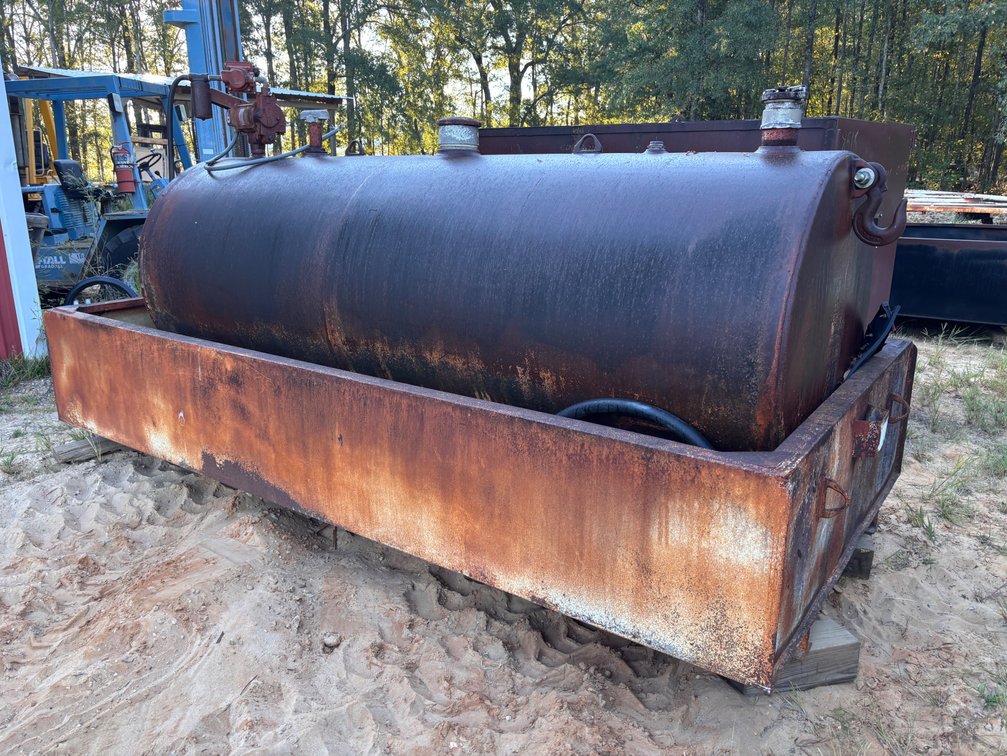 Newberry Tanks 1000 AGH Fuel Tank with Fill-Rite FR700V Pump