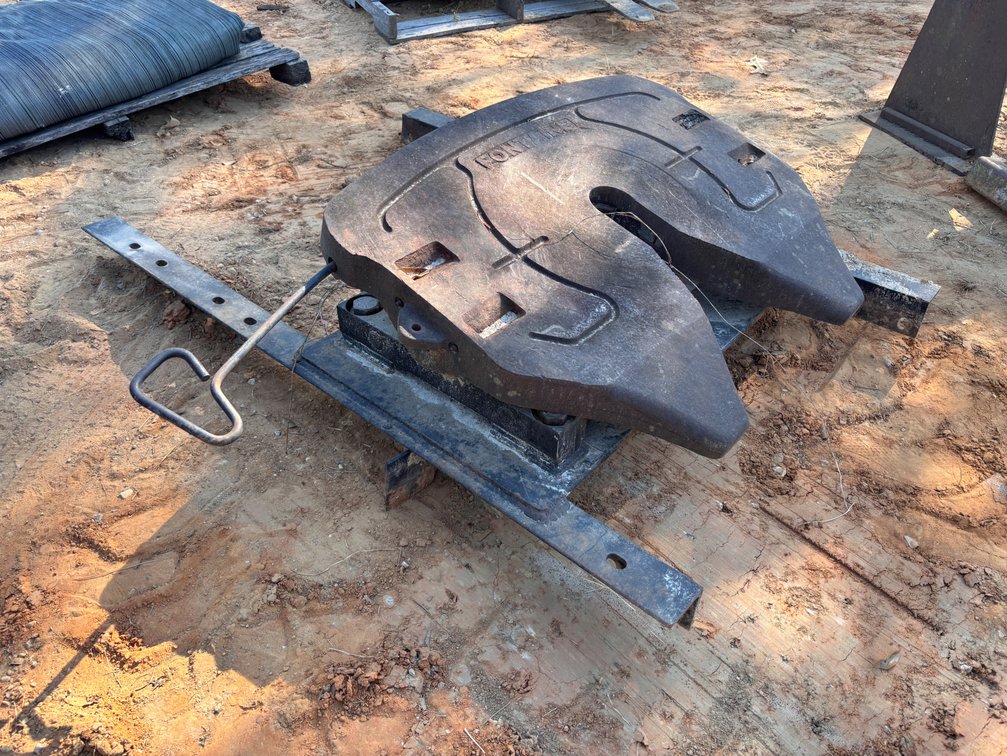 Fontaine Fifth Wheel Hitch Assemblies with Mounting Rails