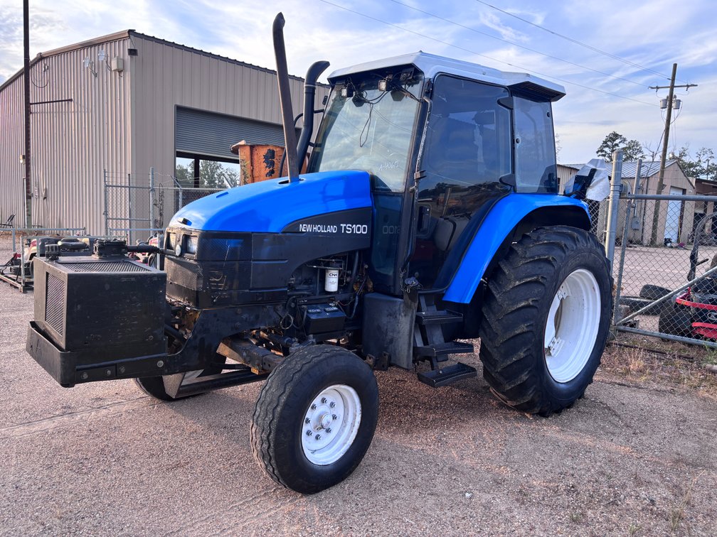 NEW HOLLAND TS100 TRACTOR