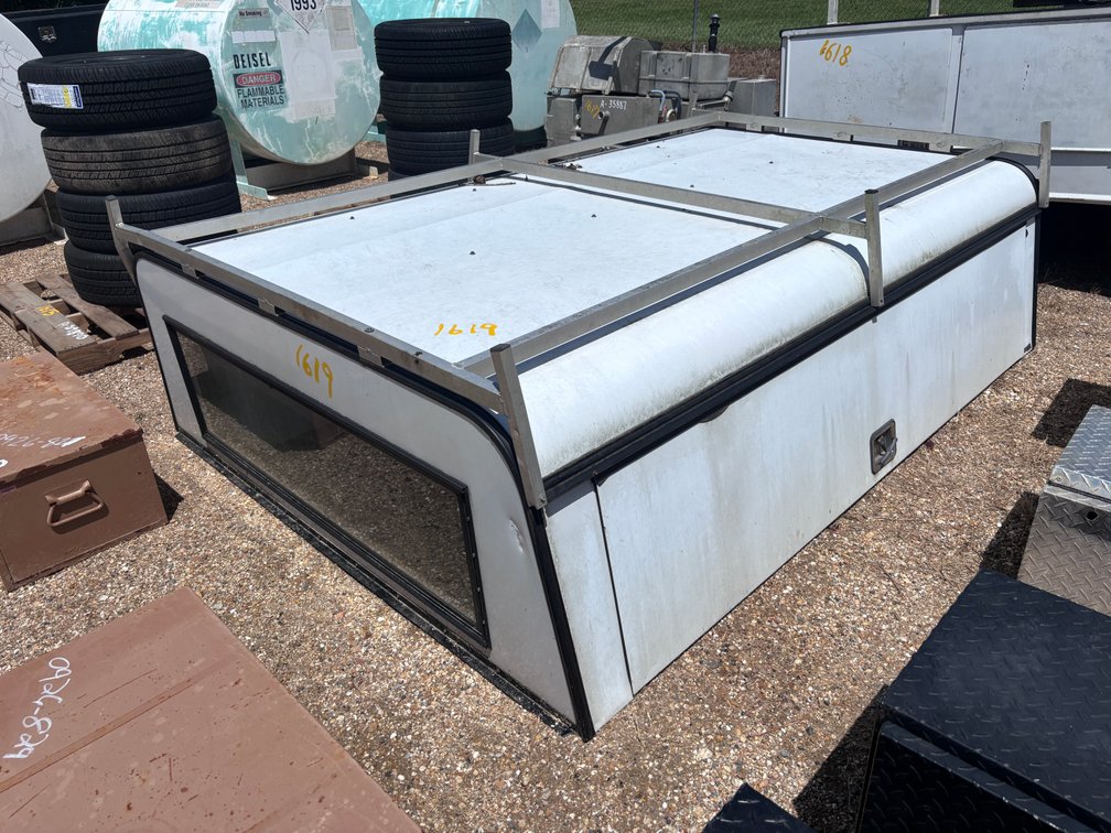 CAMPER SHELL FOR PICKUP TRUCK