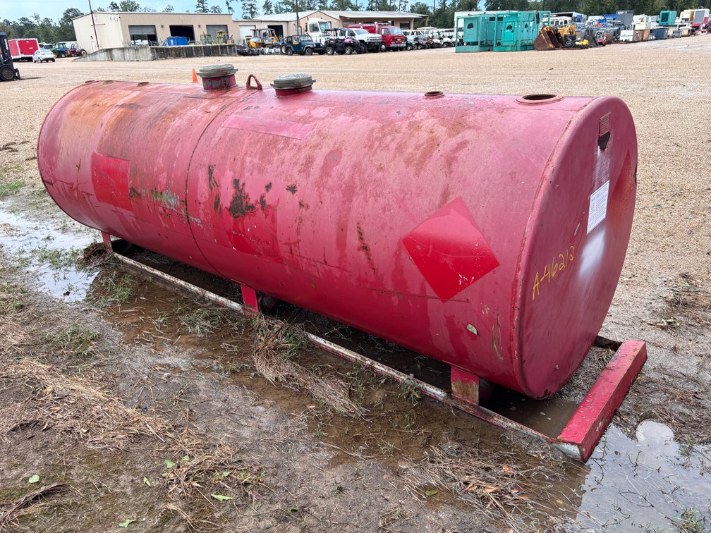 1000 GALLON FUEL TANK