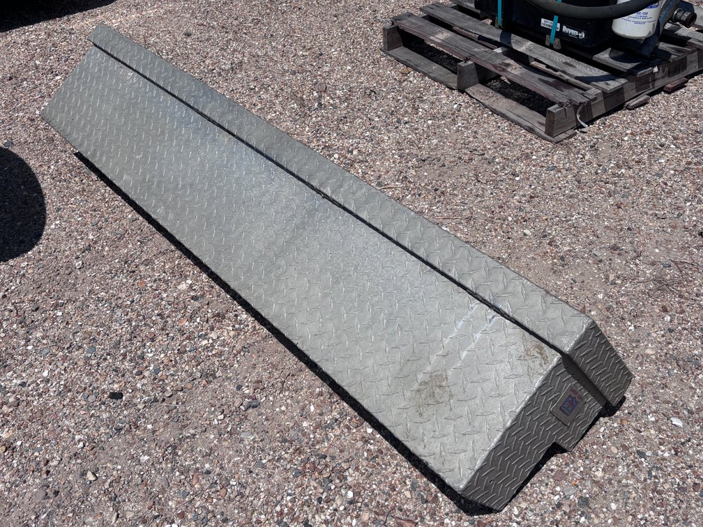 68IN WIDE TOOLBOX FOR TRUCKBED