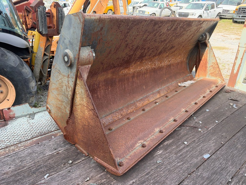8FT HYD LOADER BUCKET