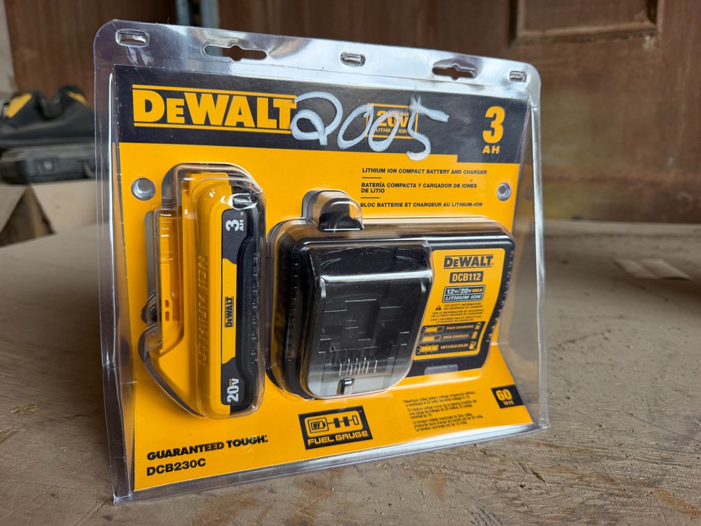 Dewalt Lithium Ion Compact Battery and Charger