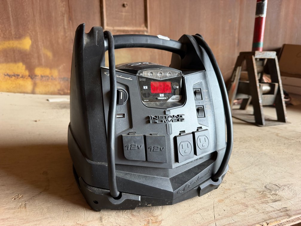 Schumacher Instant Power 120V Inverter and Jump Start