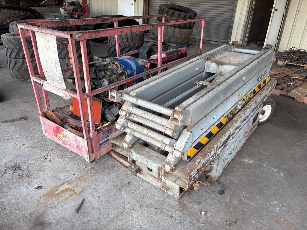 Partially Disassembled Skyjack 3220 Scissorlift