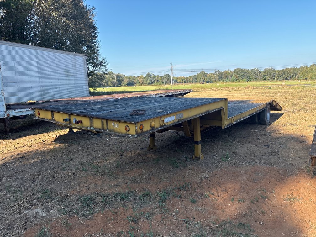 1986 Delta Stepdeck Trailer w/Dovetail