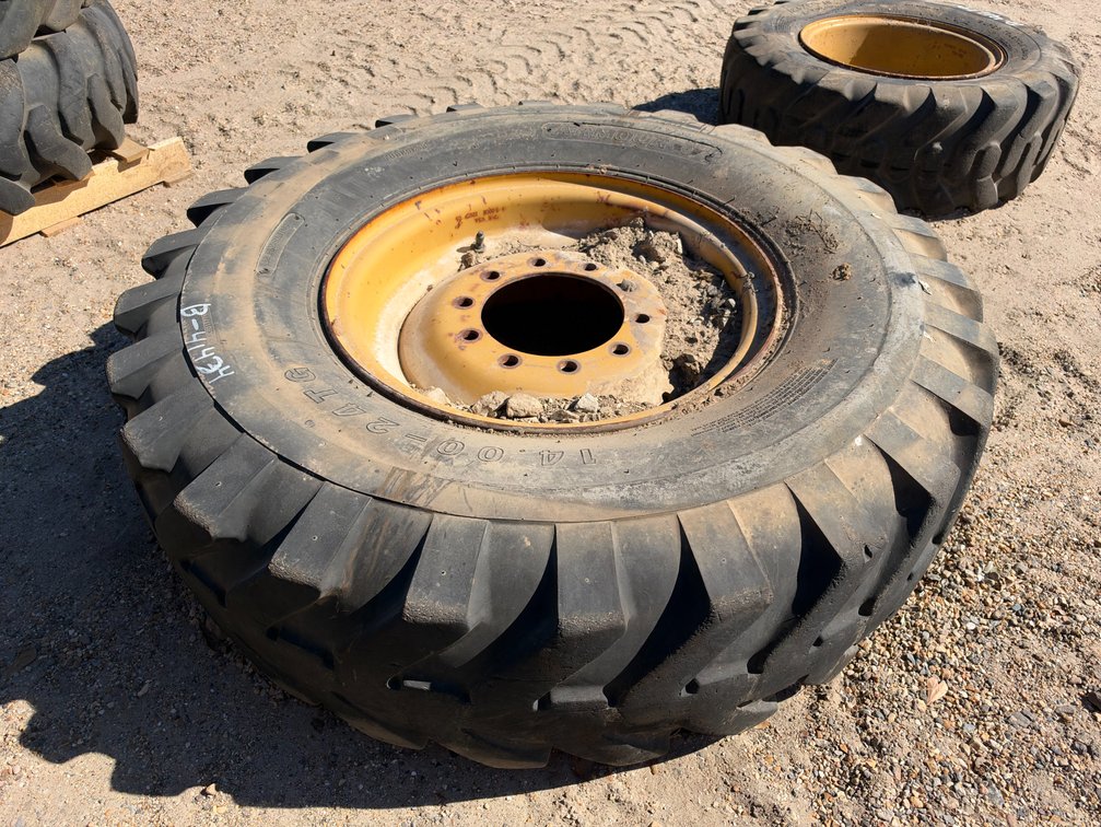 HEAVY EQUIPMENT TIRE