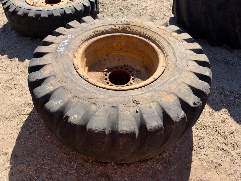 HEAVY EQUIPMENT TIRE