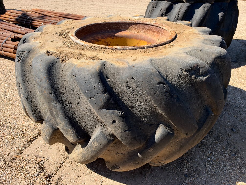 HEAVY DUTY SKIDDER TIRE